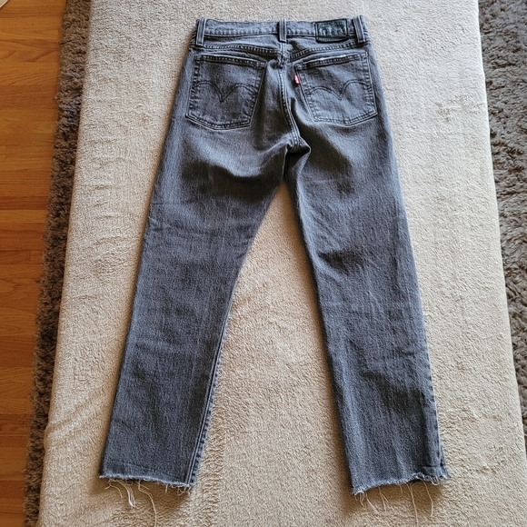 Levi's Wedgie Straight Black Embers faded black cropped raw hem jeans size 26 - Picture 8 of 15